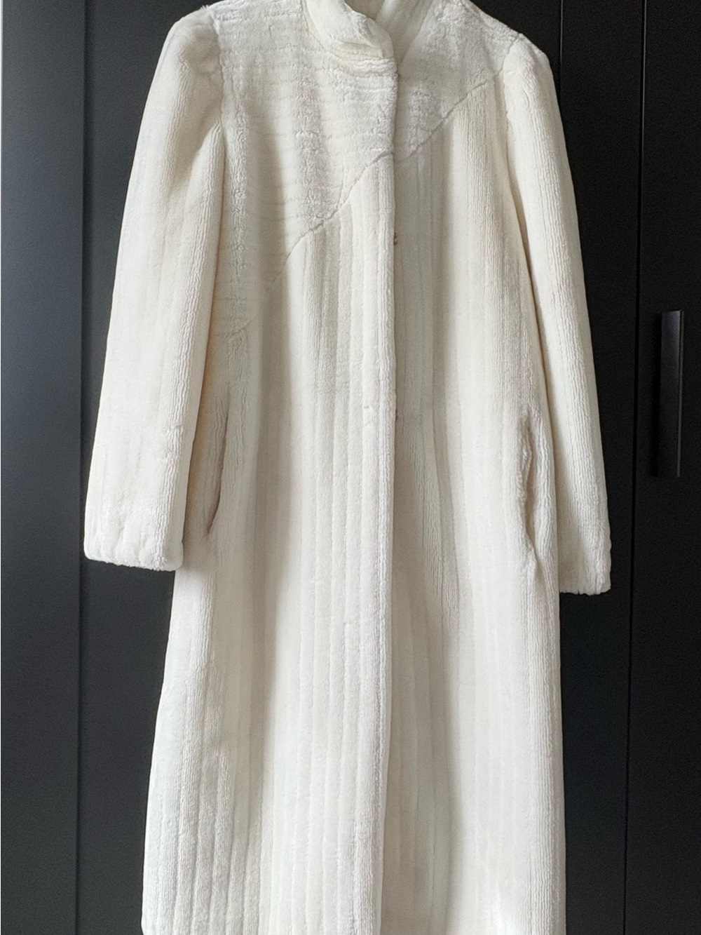 Vintage 1970-80s Casper Plush Glam Mobwife Knee-Length Faux Fur Coat